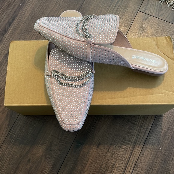 Flats - Picture 2 of 3